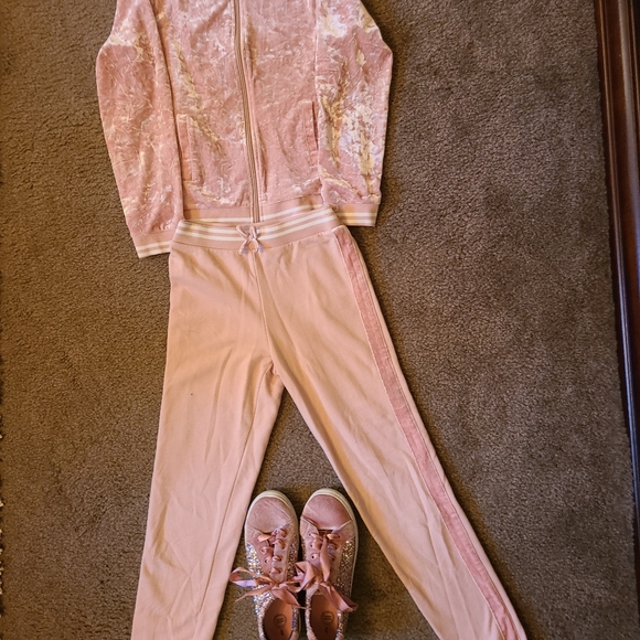 Children's Place Girls Velour Jogging Set - Picture 1 of 6